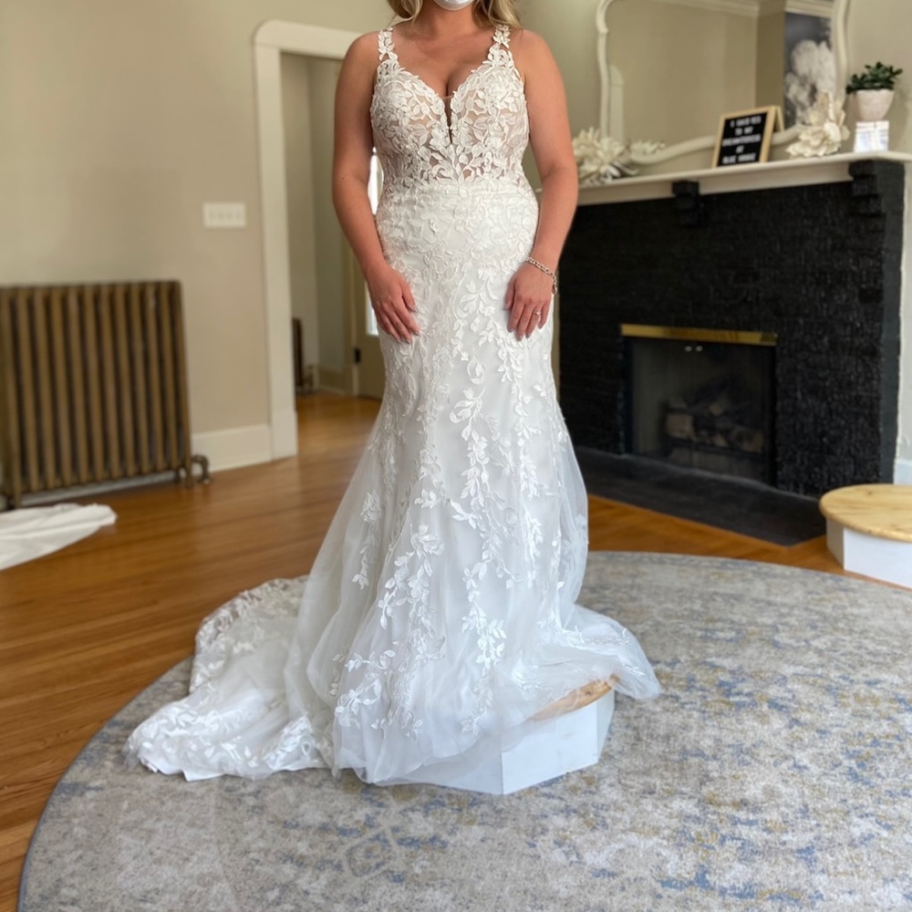 Wedding dress. Never worn.
